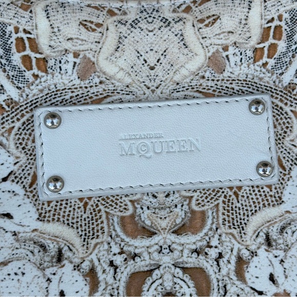 Alexander McQueen De Manta lace print silk satin large clutch bag - Picture 8 of 16